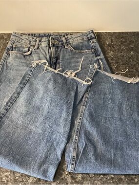 Old Navy Light Blue Straight-Leg Jeans with Raw Hem